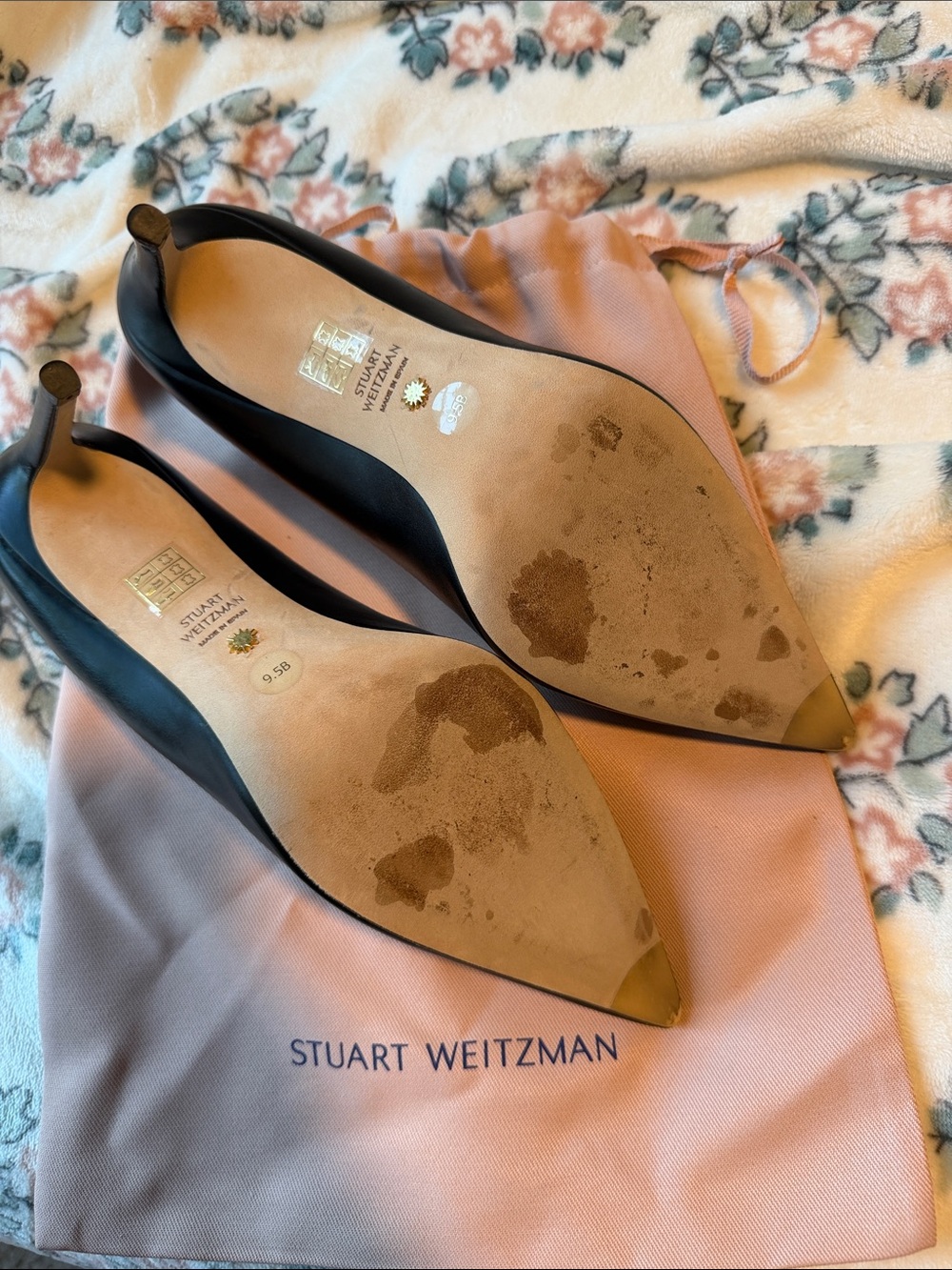 Stuart Weitzman Black Pointed-Toe Leather Pumps - Picture 4 of 4